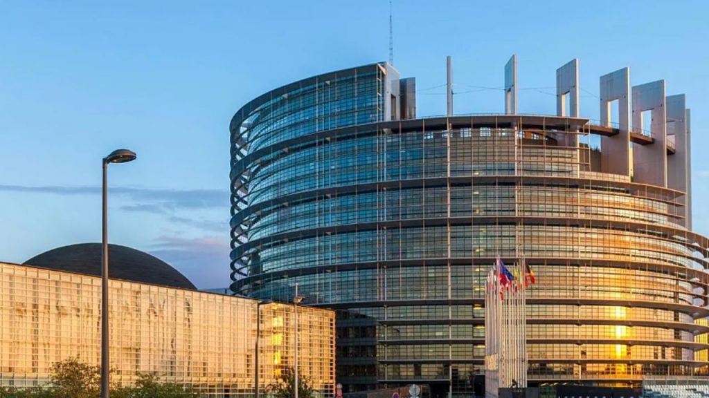 La UE prepara la inclusión de la Guardia Revolucionaria iraní en su lista de organizaciones terroristas, una decisión que requiere unanimidad y que marca un giro político frente a Teherán. Bruselas busca sancionar la represión interna sin romper los canales diplomáticos, mientras España y Francia respaldan el endurecimiento de medidas.