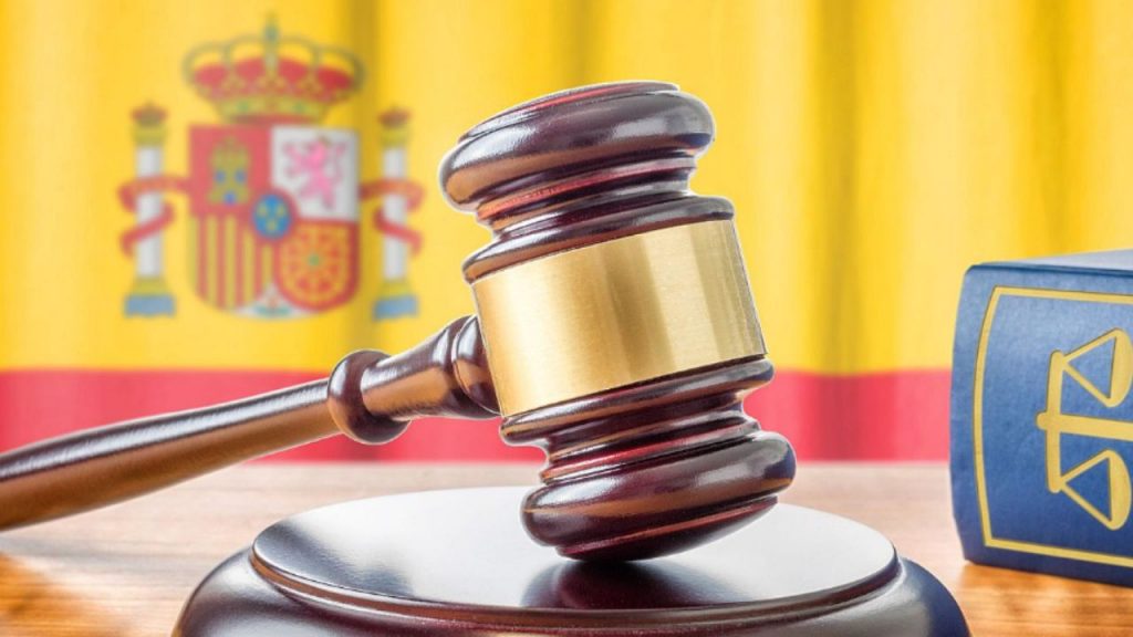 El Congreso debate una ley para penalizar el negacionismo histórico, una iniciativa que reabre el debate sobre memoria, censura y libertad de expresión en España.