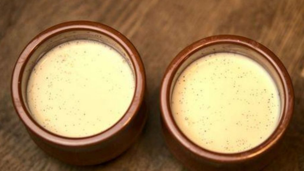 Natillas keto de vainilla fáciles y rápidas, bajas en carbohidratos y cremosas. Lista en 15 minutos, ideal para postres saludables, meriendas y dietas cetogénicas.