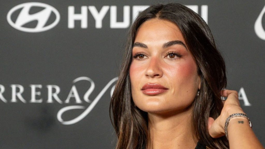 Estela Grande relata el angustioso nacimiento de sus mellizos, Luca y Liah. Tras una cesárea y complicaciones, uno de los bebés pasó días en la UCI neonatal. La influencer destaca el miedo vivido, el apoyo de su pareja Juan Iglesias y la recuperación final de la familia.