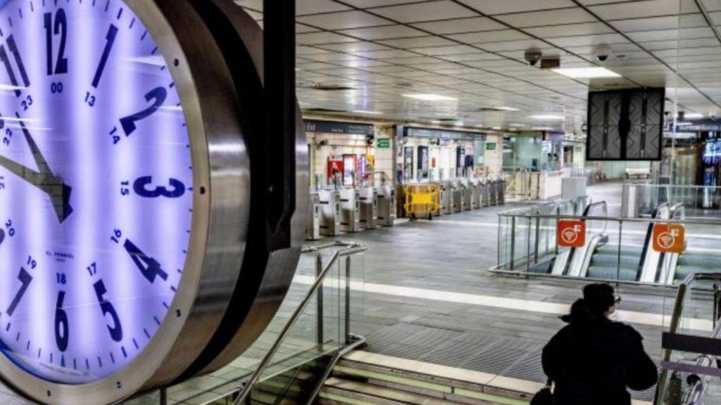 El colapso de Rodalies se debió a un fallo en un software nuevo de Adif, instalado hace tres meses. El Gobierno descarta sabotaje y promete que no se repetirá, mientras crecen las dudas sobre gestión y responsabilidades.