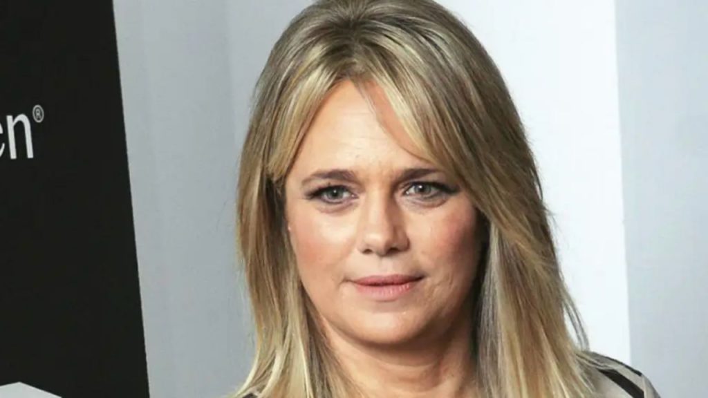 Isabel Sartorius, exnovia de Felipe VI, ha sido ingresada en una clínica de Madrid tras un delicado período de salud, recibiendo apoyo cercano de su familia y entorno.