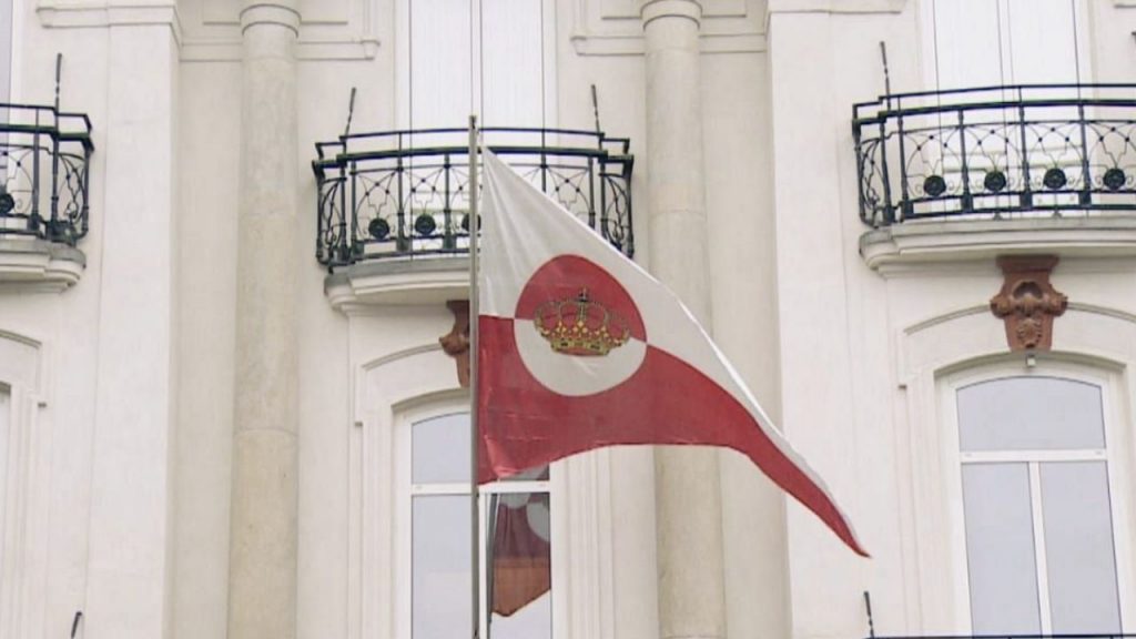 La similitud entre la bandera de Groenlandia y un gallardete náutico de Santander de 1870 reabre el debate sobre el origen de los símbolos, con acusaciones de posible inspiración histórica y coincidencias que cruzan historia, identidad y geopolítica.