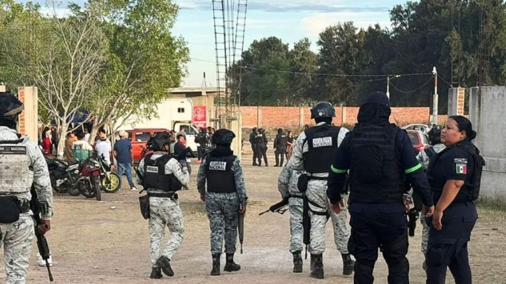 Un tiroteo durante un partido local en Salamanca (Guanajuato, México) deja 11 muertos y 12 heridos. La Fiscalía investiga el ataque mientras crece el debate sobre la eficacia de la estrategia de seguridad ante la violencia que golpea espacios cotidianos.