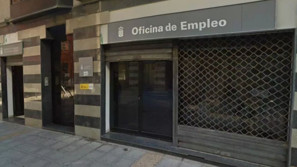 La última EPA muestra que el empleo crece por el sector público mientras cae el privado. Aumenta el trabajo parcial, baja la industria y surgen dudas sobre la calidad del empleo y la verdadera evolución del paro en España.