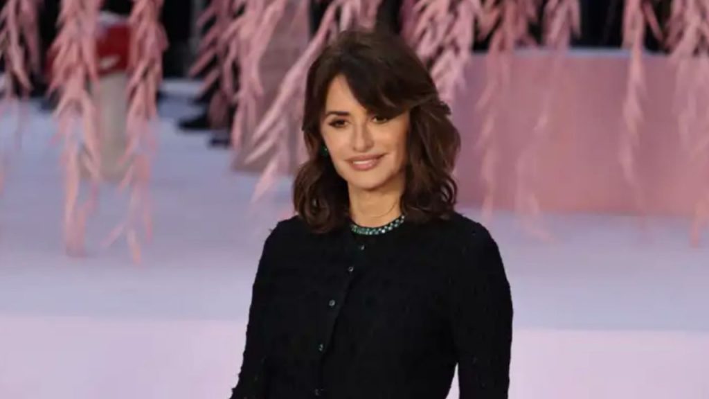 Penélope Cruz, Nieves Álvarez y Laura Ponte brillan en la Semana de la Moda de París, marcando tendencia con looks impactantes y mostrando el talento español en la pasarela internacional.