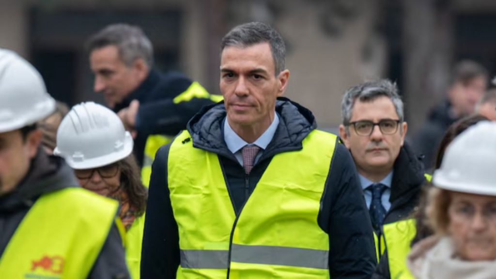 Sumar se entera por la prensa del plan de vivienda de Pedro Sánchez y critica los incentivos fiscales a caseros. La formación amenaza con tumbar la medida y propone mayor intervención para proteger a los inquilinos.