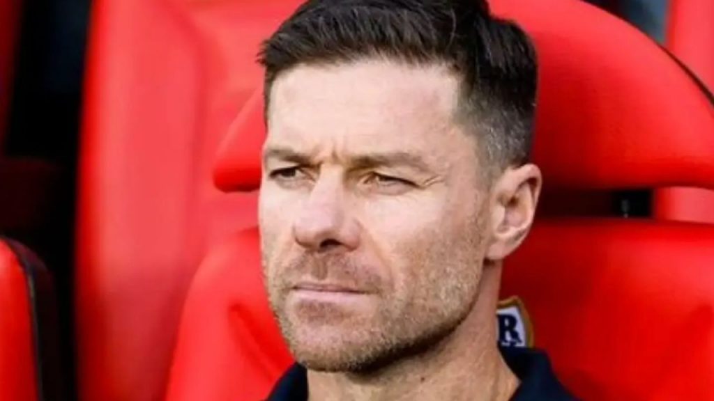 La salida de Xabi Alonso del Real Madrid desata debate: ¿culpa del vestuario indisciplinado o de la gestión del club? Analistas destacan la falta de respaldo institucional y el fracaso en fichajes clave, mientras en el extranjero su reputación como entrenador sigue intacta.