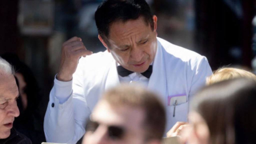 La afiliación de extranjeros en la Seguridad Social española alcanzó un récord en 2025, con más de 3,08 millones de cotizantes extranjeros que ya representan el 14,1 % del total. Venezuela lidera el crecimiento por nacionalidad, mientras Marruecos sigue siendo el principal país de origen de los trabajadores foráneos.