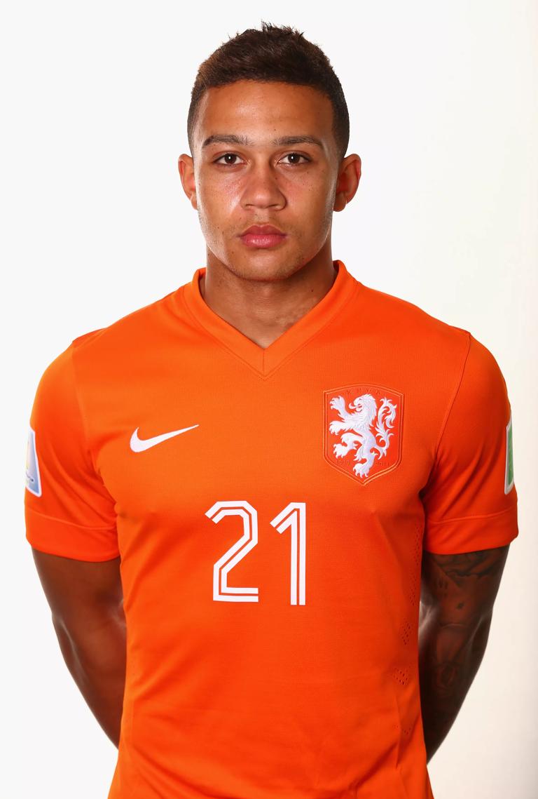 RÍO DE JANEIRO, BRASIL - 7 DE JUNIO: Memphis Depay, de los Países Bajos, posa durante la sesión oficial de retratos de la Copa Mundial de la FIFA 2014 el 7 de junio de 2014 en Río de Janeiro, Brasil. (Foto de Ryan Pierse - FIFA/FIFA vía Getty Images)