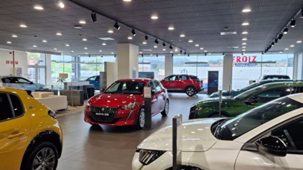 Los coches nuevos en España suben más de 10.000 € desde 2019, afectando especialmente a la clase media y encareciendo eléctricos y diésel.