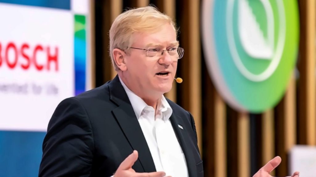 Stefan Hartung, presidente de Bosch, cuestiona si la jornada laboral de 42 horas en Alemania es suficiente para competir globalmente y mejorar la productividad.