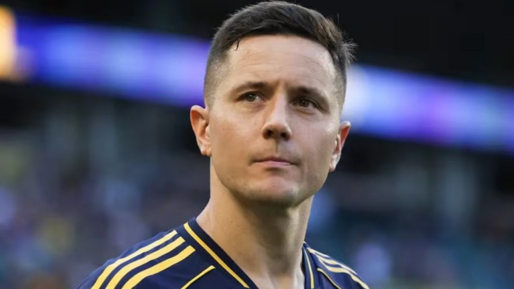 Ander Herrera acumula lesiones en Boca Juniors, con 25 partidos perdidos desde su llegada. El mediocampista español afronta retos físicos mientras el club busca reforzar su centro del campo.
