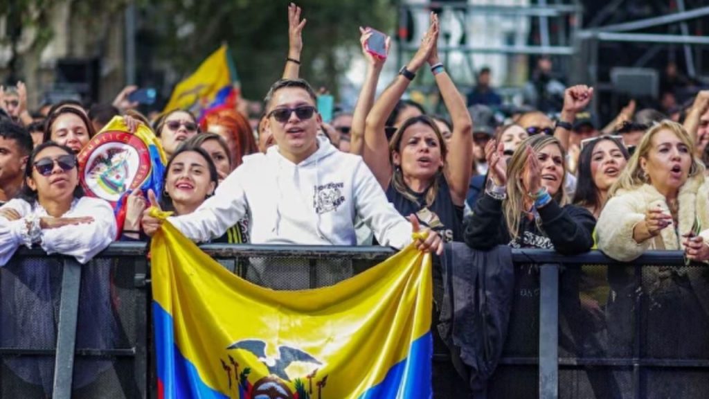 Las remesas enviadas desde España crecen un 96% en una década y superan los 11.460 millones, con Colombia y Marruecos entre los principales destinos.