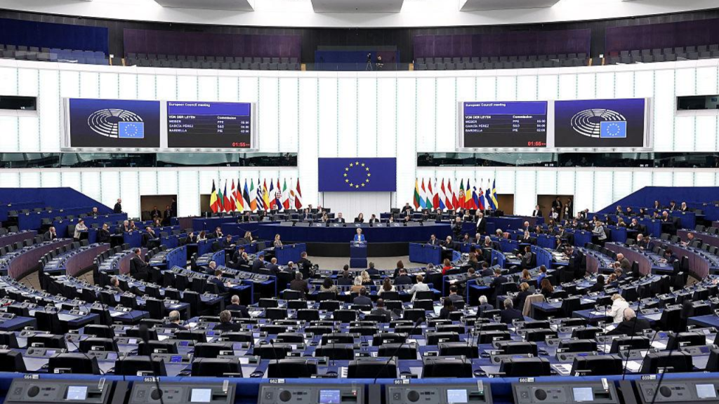 Macron impulsa aranceles y deuda común para blindar la industria europea