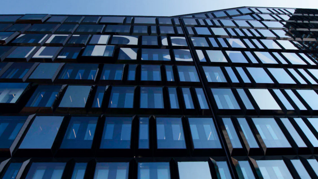 Giro estratégico en Versace: Pieter Mulier toma el control creativo en 2026