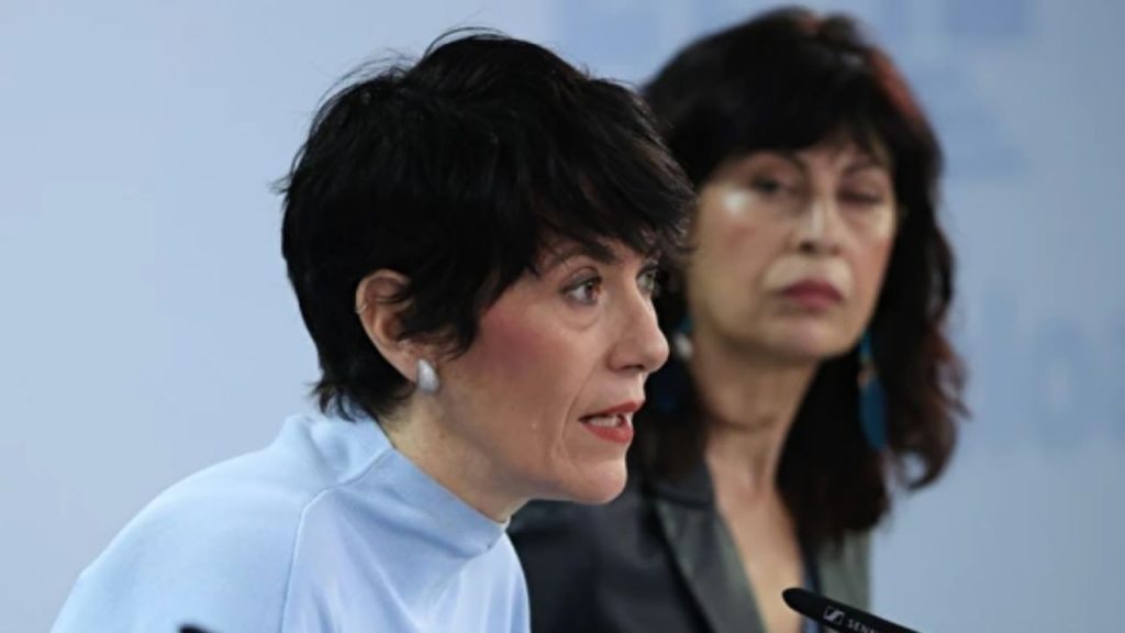 La subida de cotizaciones y la cuota de solidaridad tensan la Seguridad Social y, según críticas económicas, amenazan empleo y salarios.